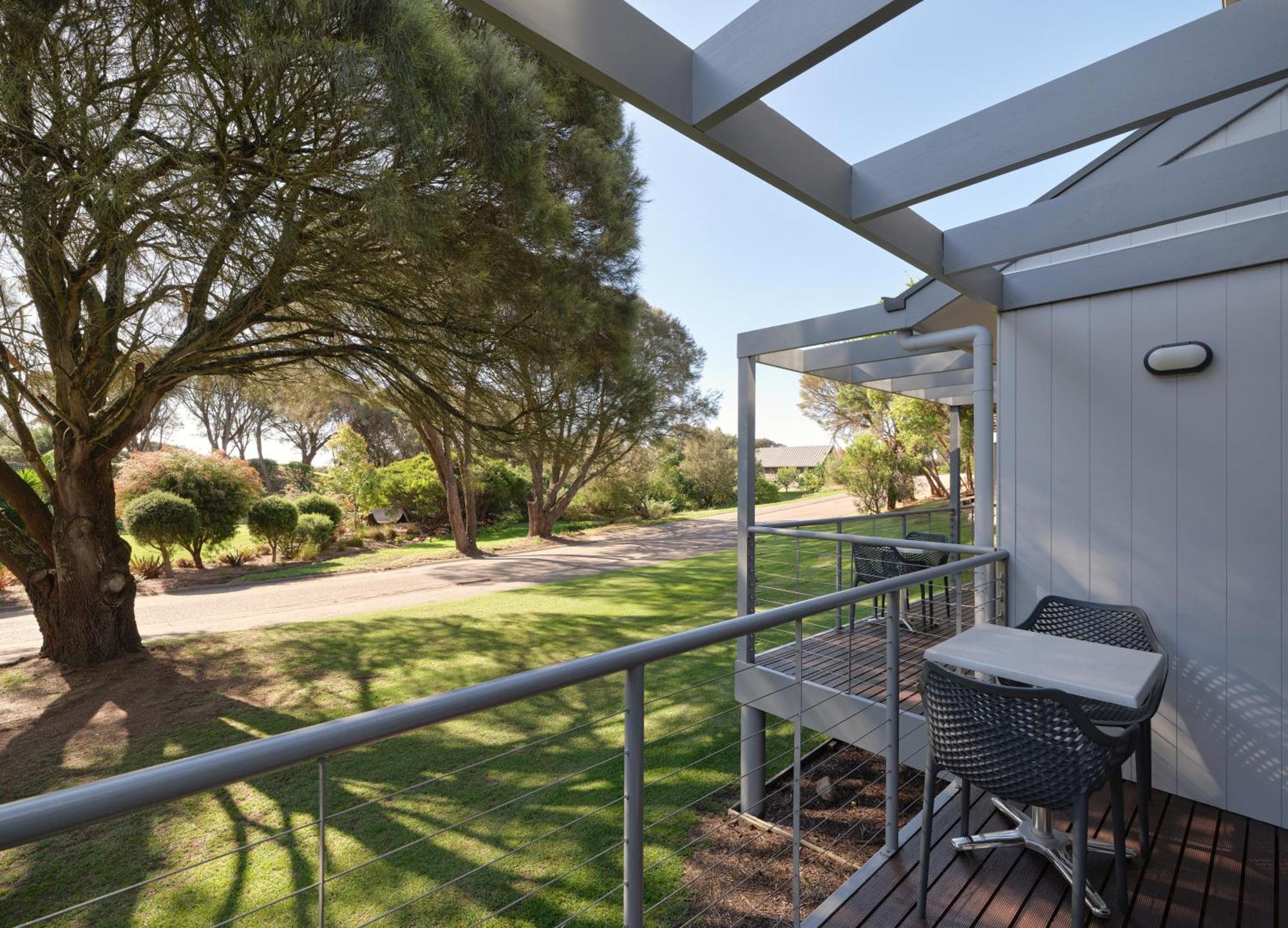 RACV Cape Schanck Resort Zimmer foto A view of the grounds from a guest room at the hotel