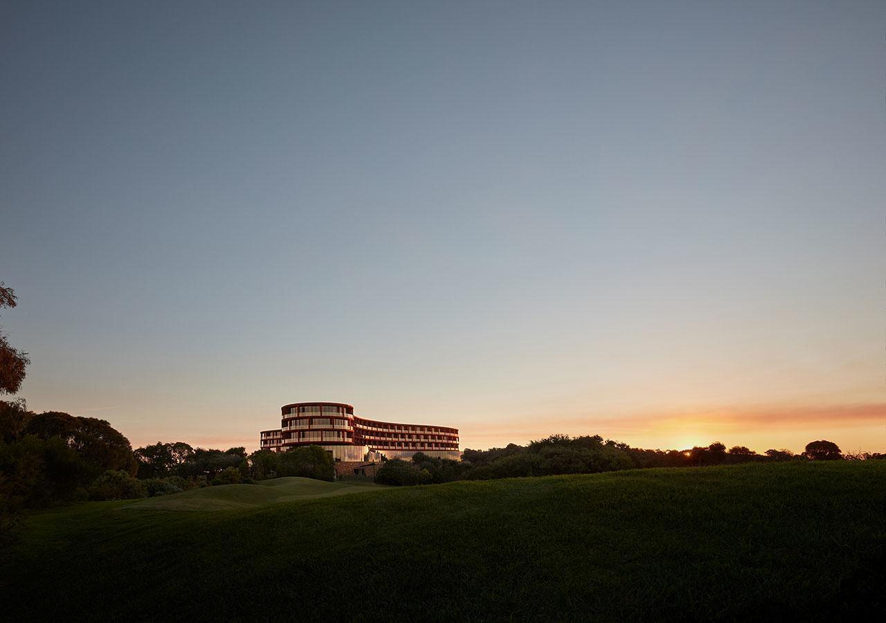 RACV Cape Schanck Resort Exterior foto The hotel at sunset